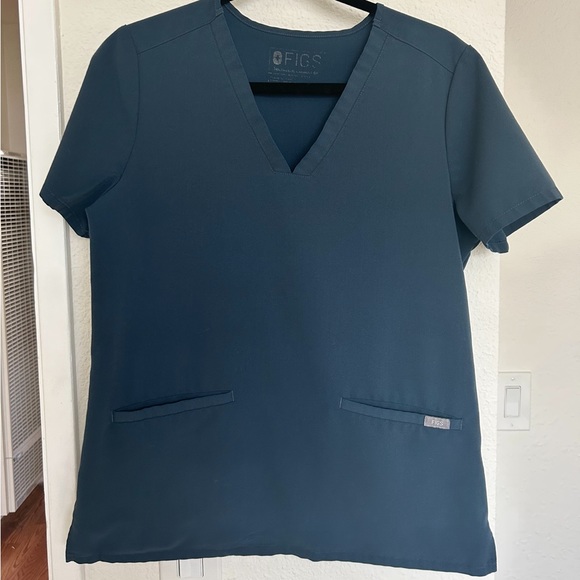 Figs Casma Three-pocket scrub top in Dark Harbor, size small - Picture 2 of 5